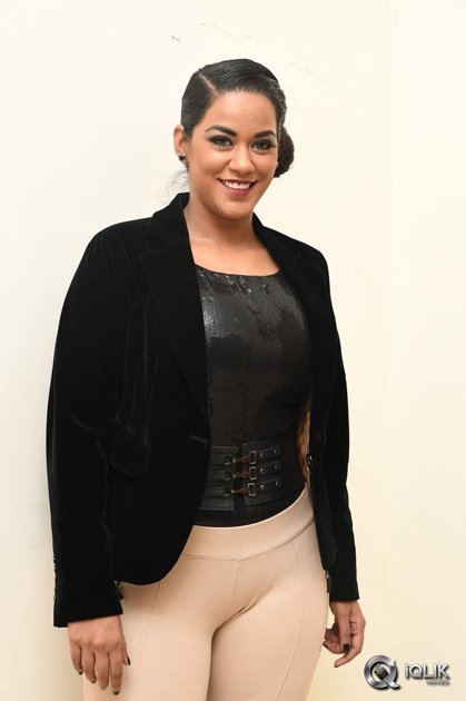 Mumaith-Khan-at-Thikka-Movie-Audio-Launch